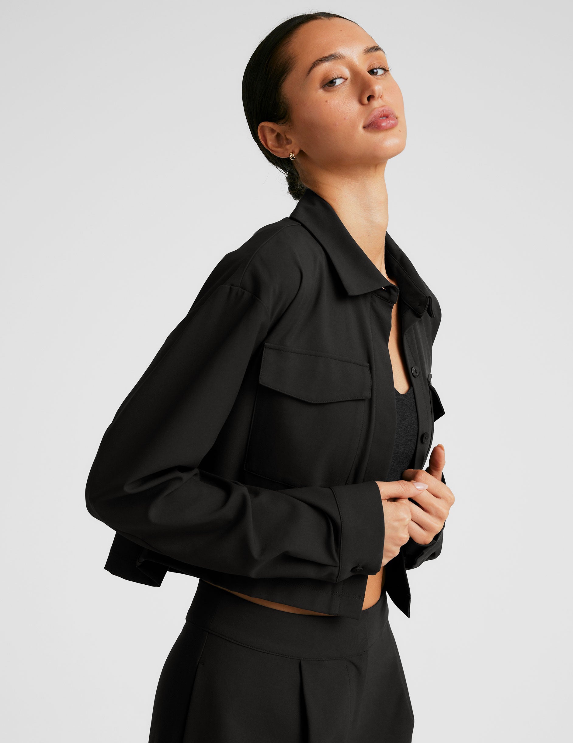 Effortless Black Cropped Jacket: Loose Fit, Cargo Pockets, JetStretch Comfort