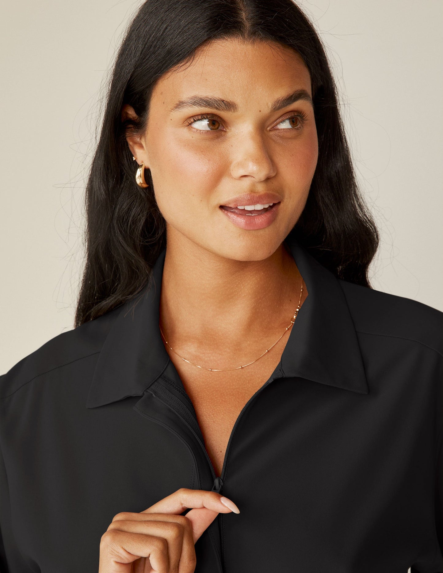 Effortless Black Cargo Jumpsuit: Comfortable Long Sleeve Wide Leg Travel Outfit
