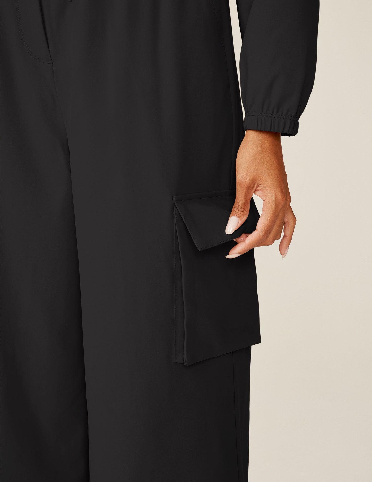 Effortless Black Cargo Jumpsuit: Comfortable Long Sleeve Wide Leg Travel Outfit