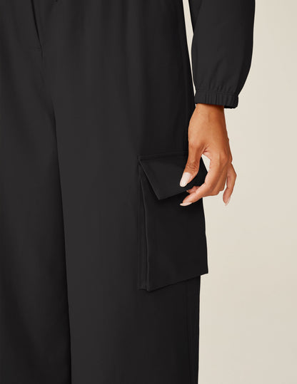 Effortless Black Cargo Jumpsuit: Comfortable Long Sleeve Wide Leg Travel Outfit