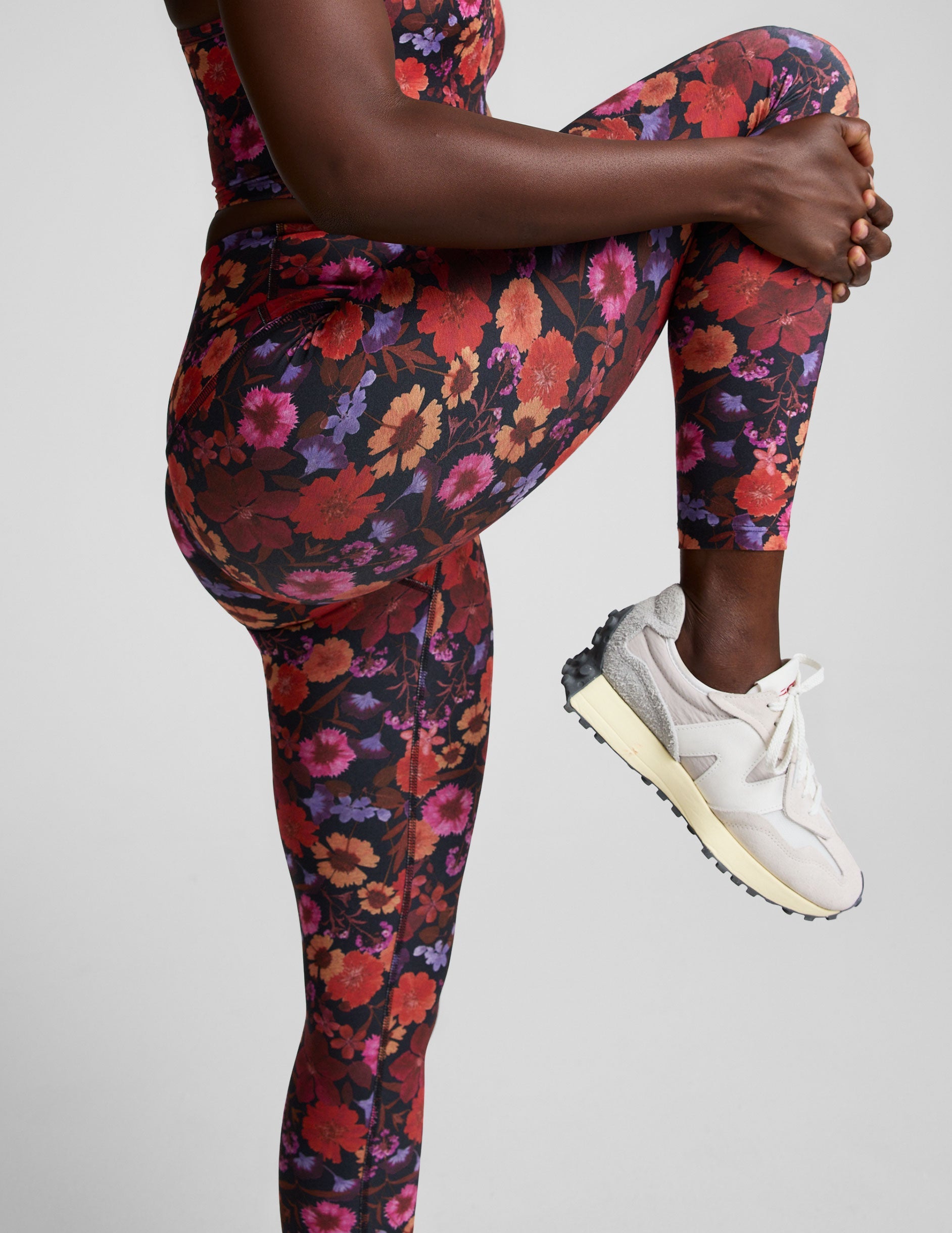 Floral SoftMark High-Waisted Midi Legging: Ultra-Soft Comfort, Stylish Summer Bouquet Print