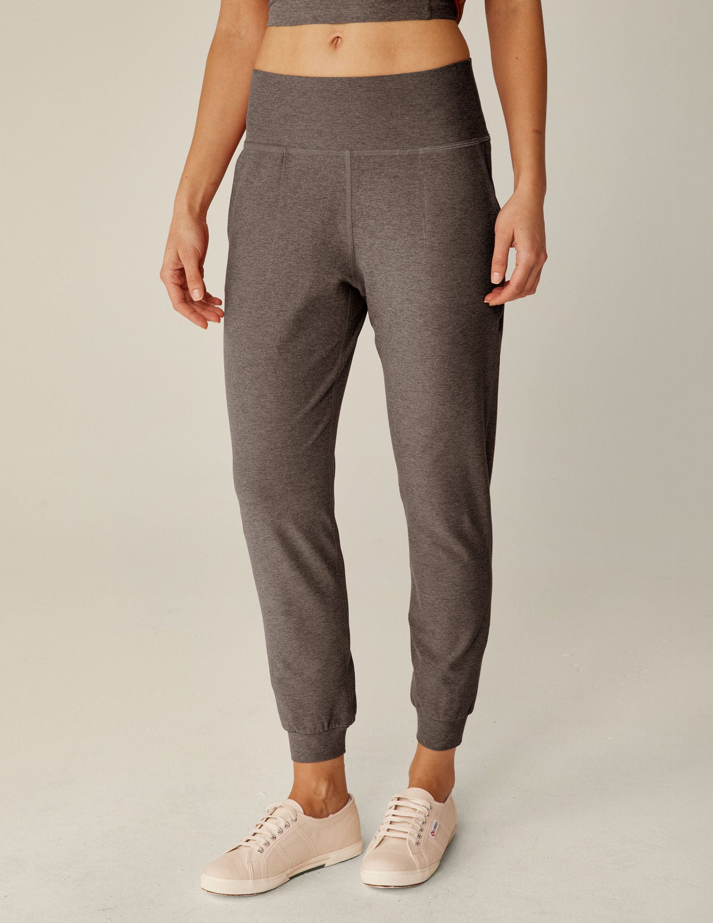 Beyond Yoga Women's Spacedye Midi Jogger: Ultra-Soft Tapered Athletic Sweatpants