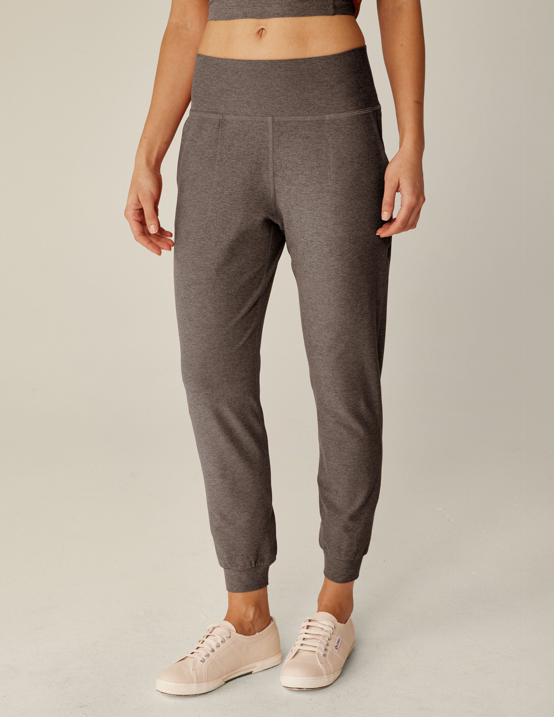 Beyond Yoga Women's Spacedye Midi Jogger: Ultra-Soft Tapered Athletic Sweatpants