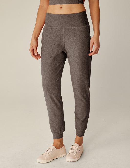 Beyond Yoga Women's Spacedye Midi Jogger: Ultra-Soft Tapered Athletic Sweatpants