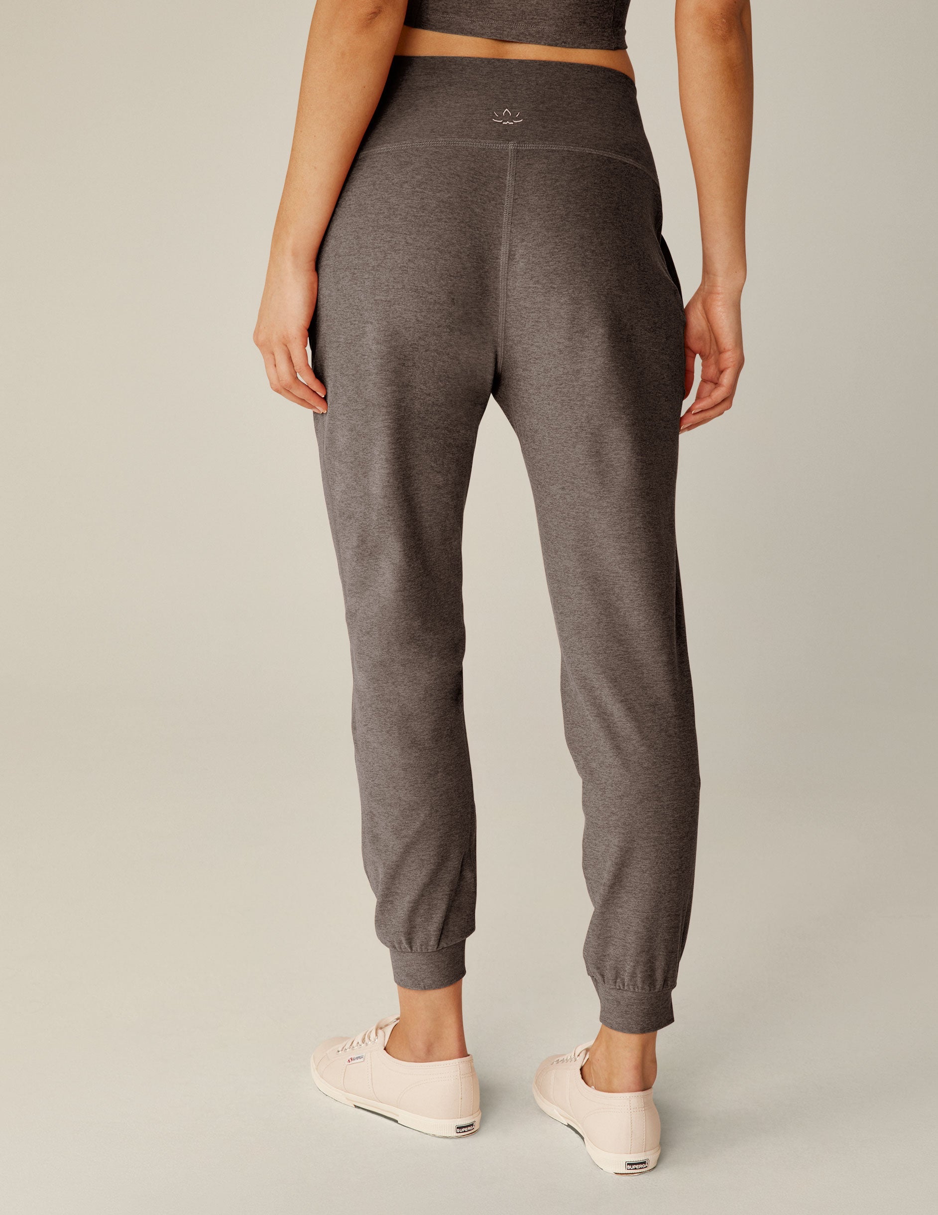 Beyond Yoga Women's Spacedye Midi Jogger: Ultra-Soft Tapered Athletic Sweatpants
