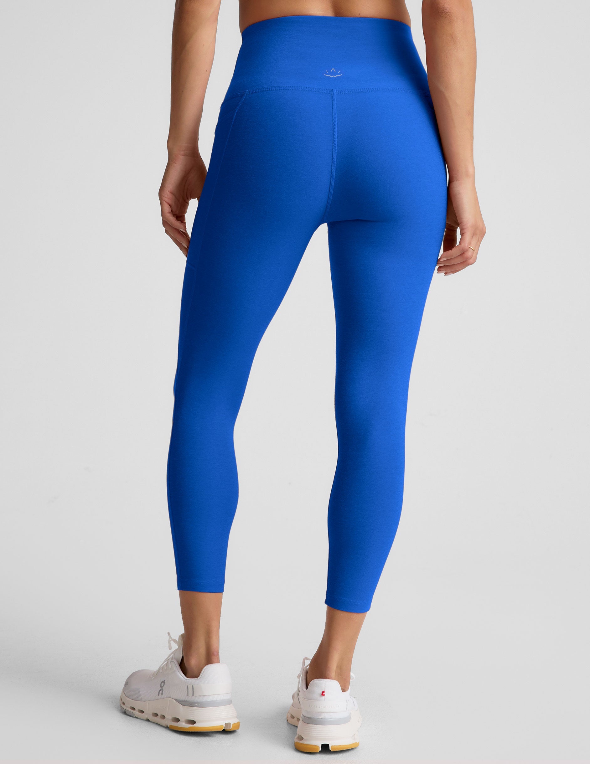 Spacedye High-Waisted Capri Leggings: Performance, Comfort, Pockets for Active Life