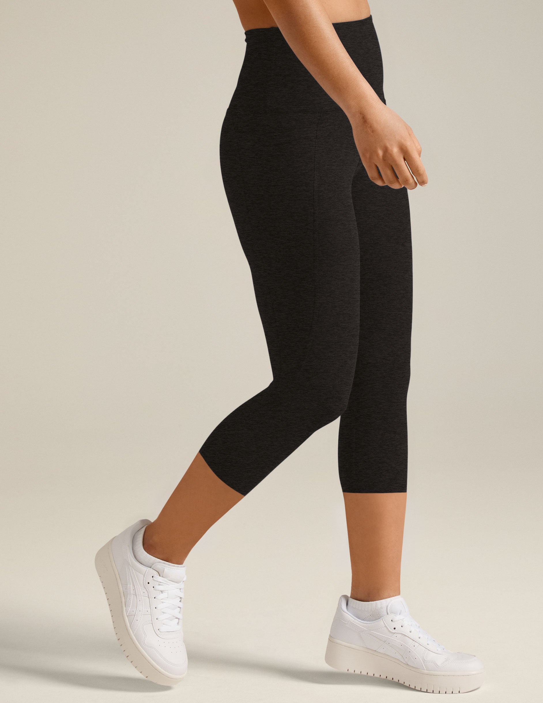 Spacedye High-Waisted Capri Leggings: Breathable Performance with Convenient Side Pockets