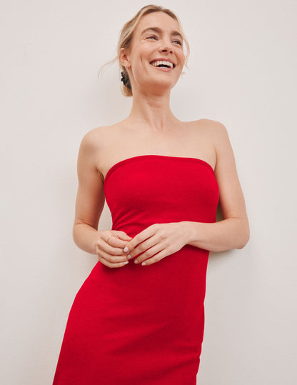 Effortless Red Strapless Midi Dress with Built-in Bra for All Shapes
