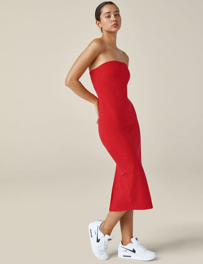 Effortless Red Strapless Midi Dress with Built-in Bra for All Shapes