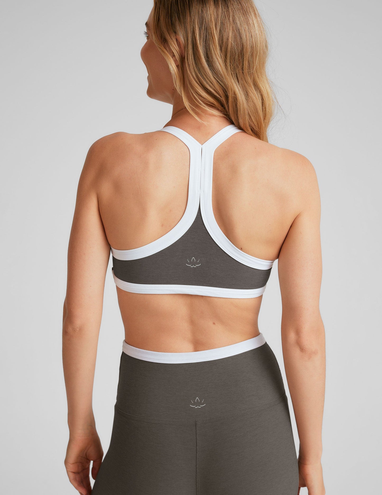 Spacedye Outlines V-Neck Sports Bra: Medium Support, Ultimate Comfort Activewear
