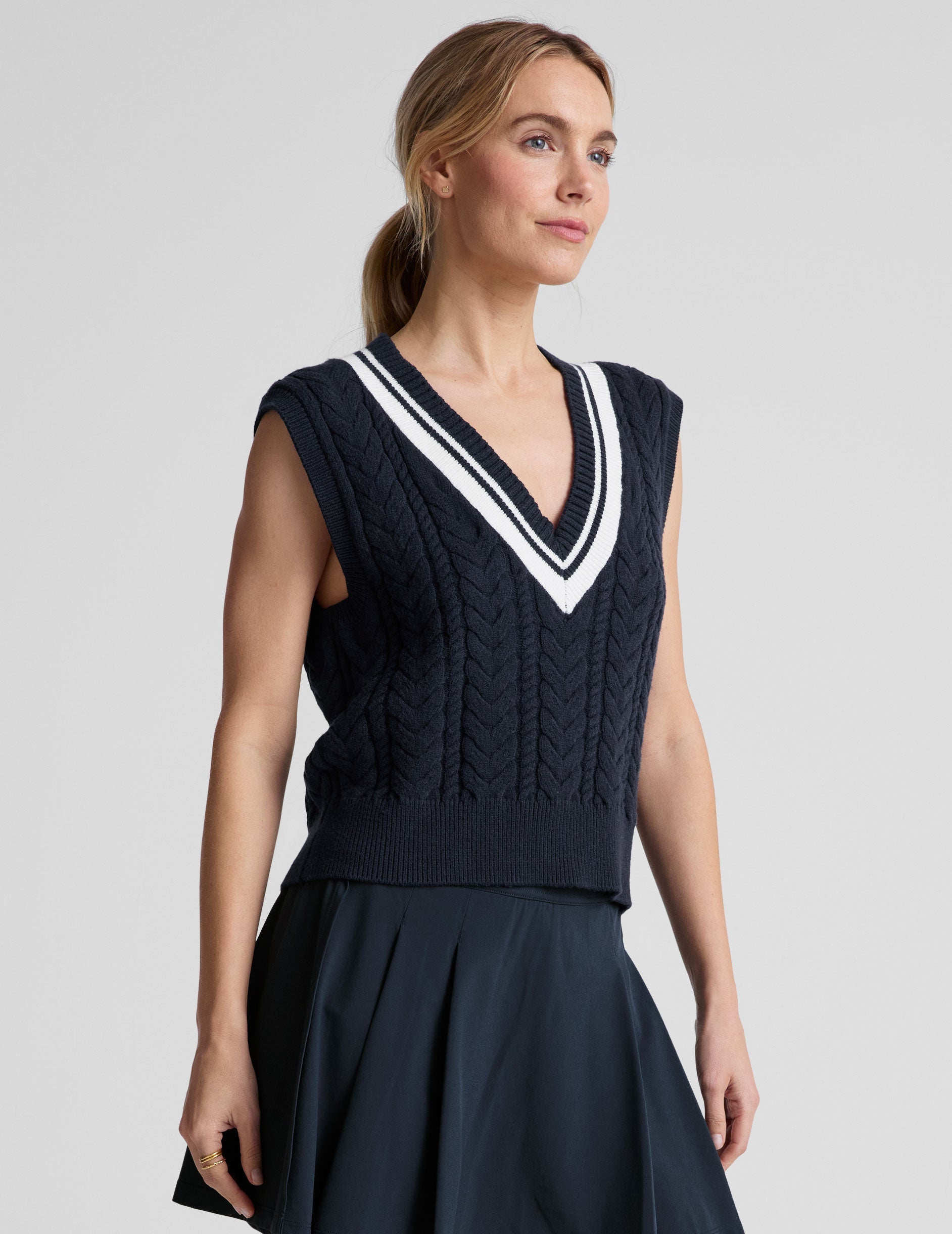 Stylish Relaxed Fit Cable Knit V-Neck Sweater Vest with Contrast Stripe