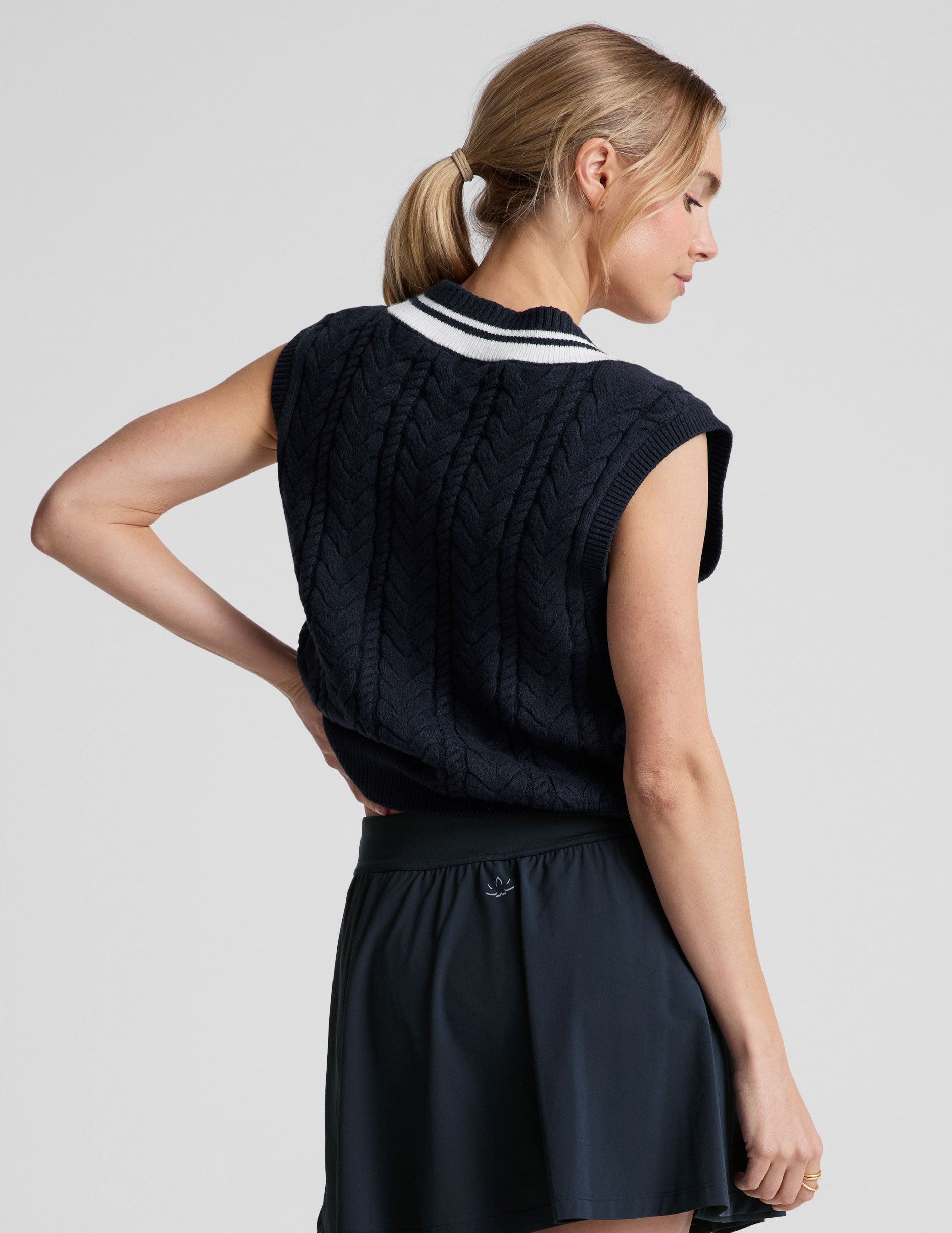 Stylish Relaxed Fit Cable Knit V-Neck Sweater Vest with Contrast Stripe