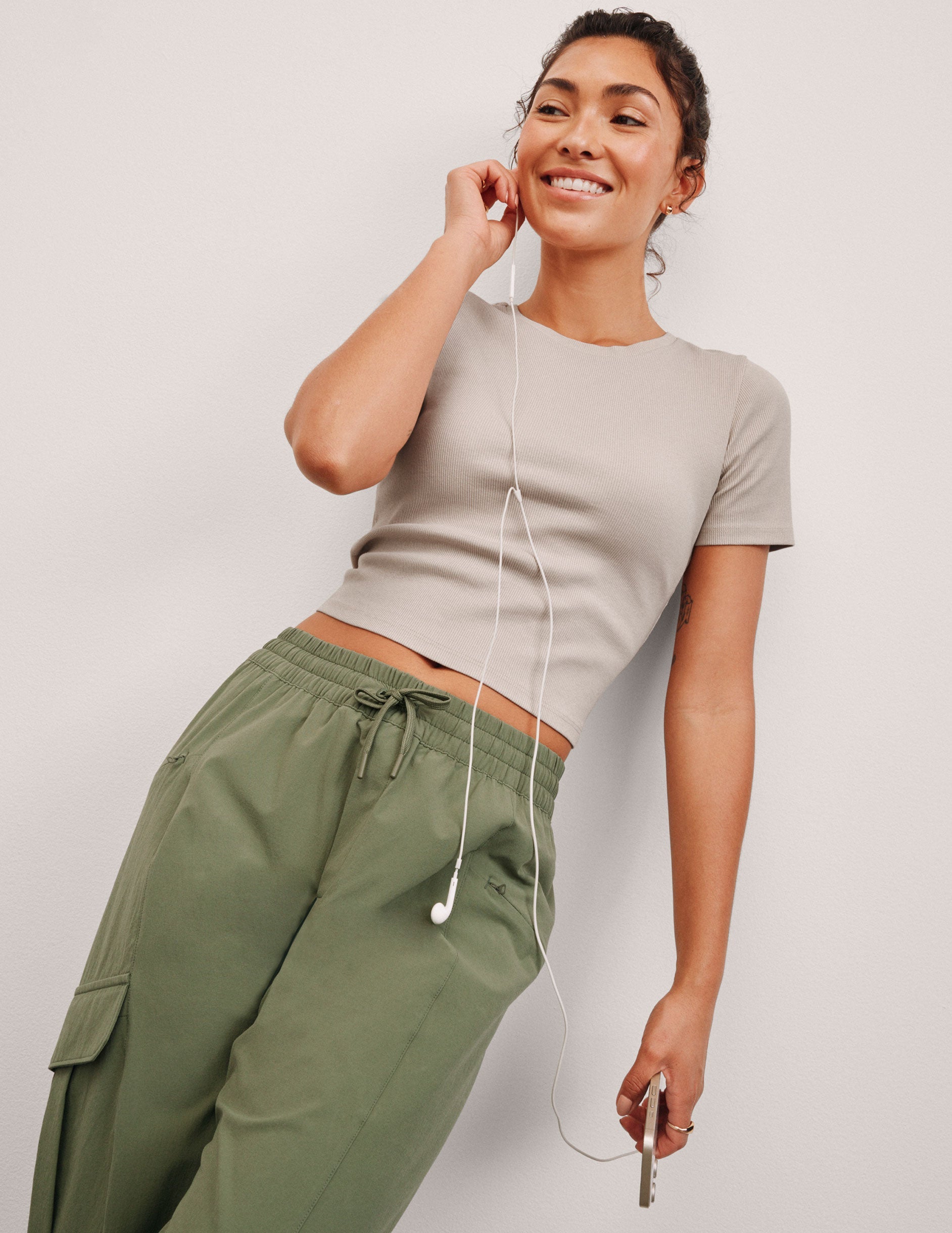 Soft Ribbed Crop Baby Tee: Comfortable Scoop Neck Short Sleeve Top
