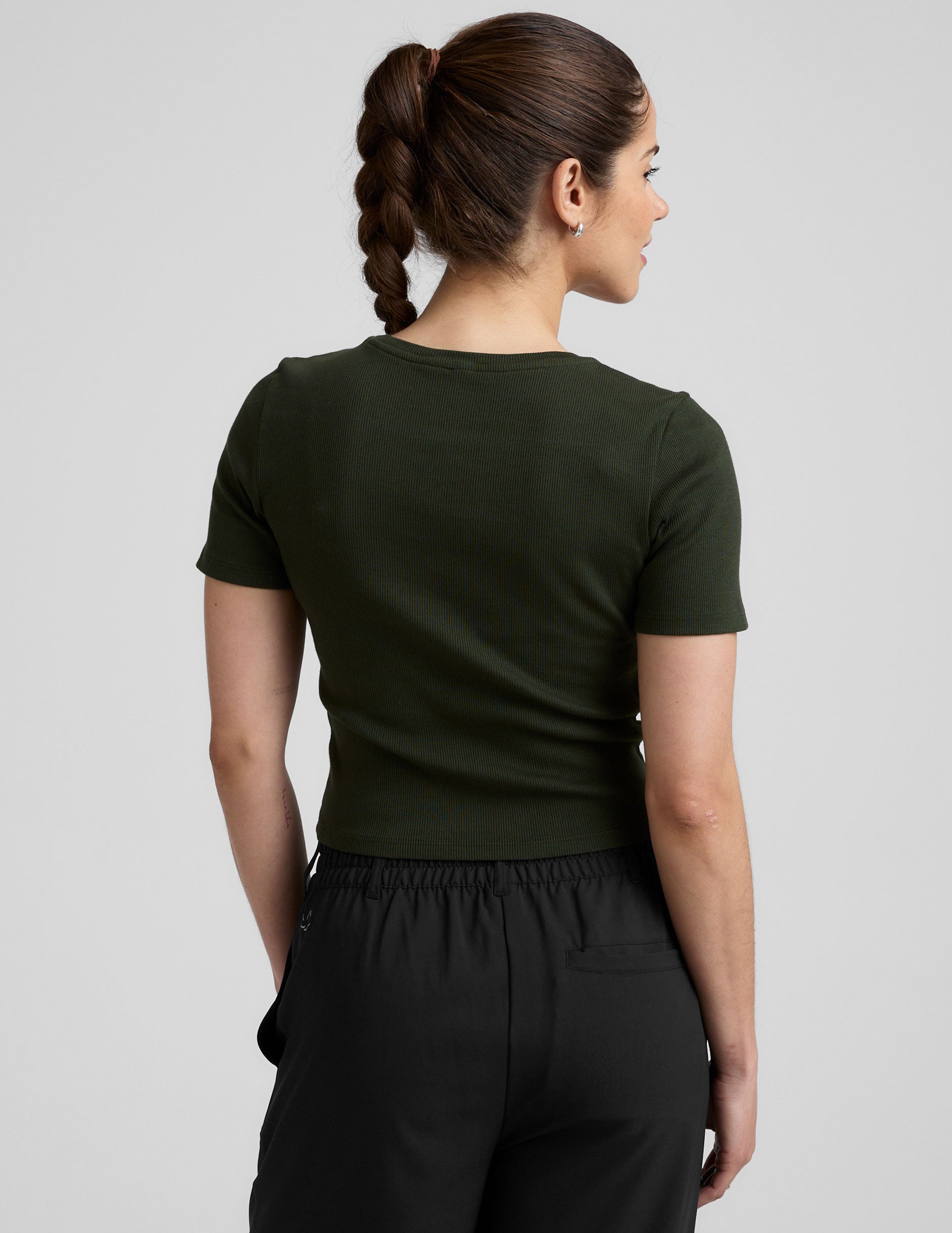 Soft Ribbed Crop Tee for Women: Stylish, Comfortable, Versatile Activewear Top