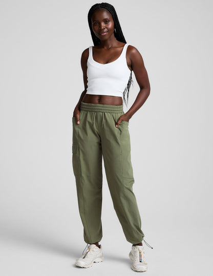 Comfortable Relaxed Fit Cargo Pants with Adjustable Hem and Secure Pockets