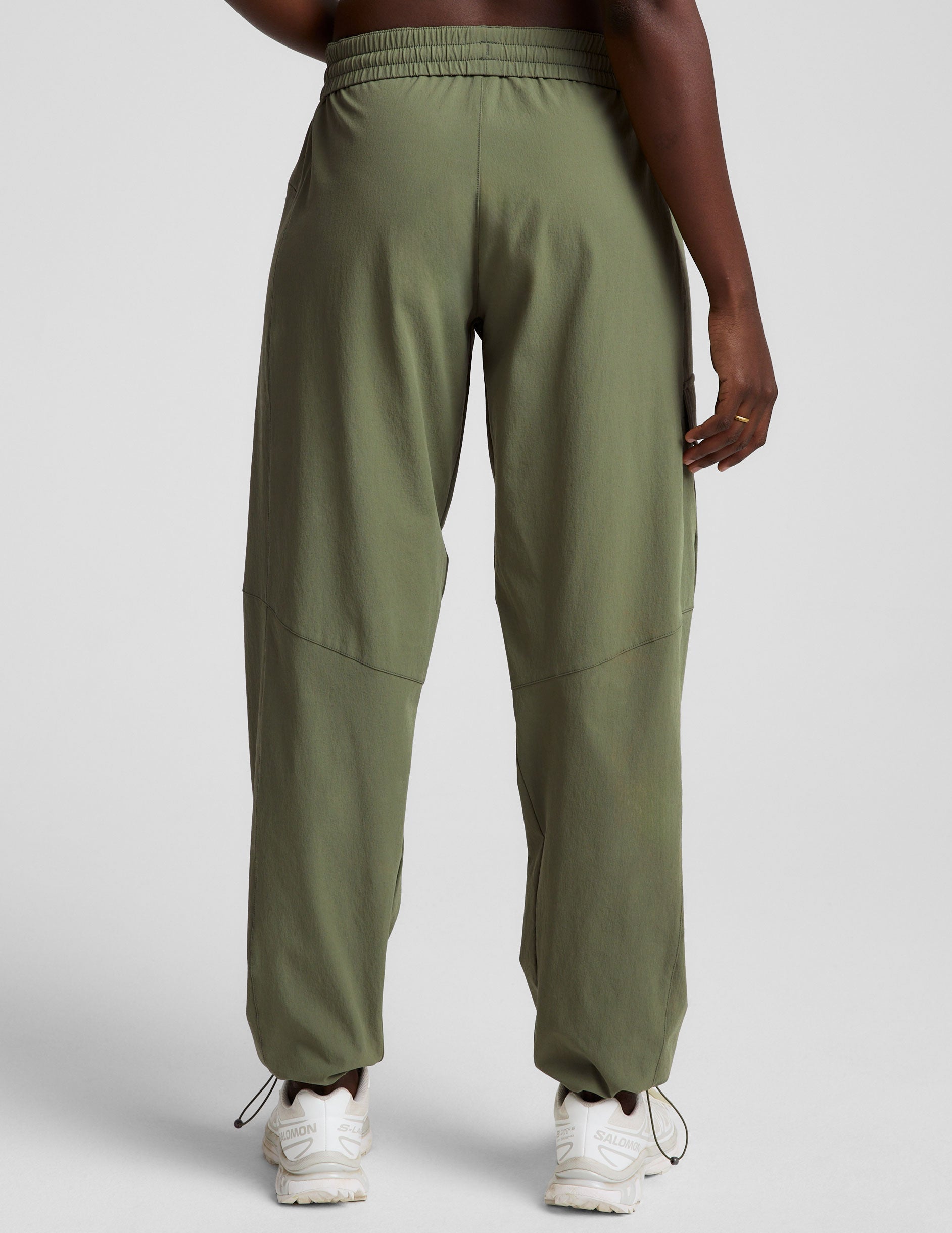 Comfortable Relaxed Fit Cargo Pants with Adjustable Hem and Secure Pockets