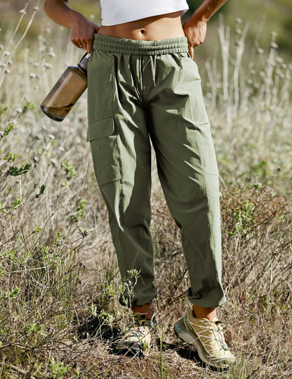 Comfortable Relaxed Fit Cargo Pants with Adjustable Hem and Secure Pockets
