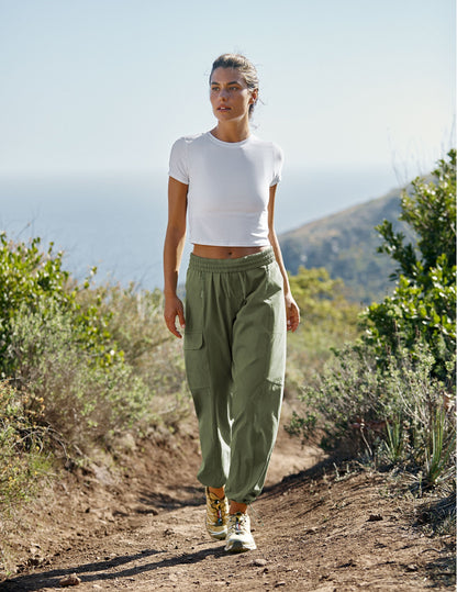 Comfortable Relaxed Fit Cargo Pants with Adjustable Hem and Secure Pockets