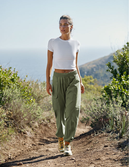 Comfortable Relaxed Fit Cargo Pants with Adjustable Hem and Secure Pockets