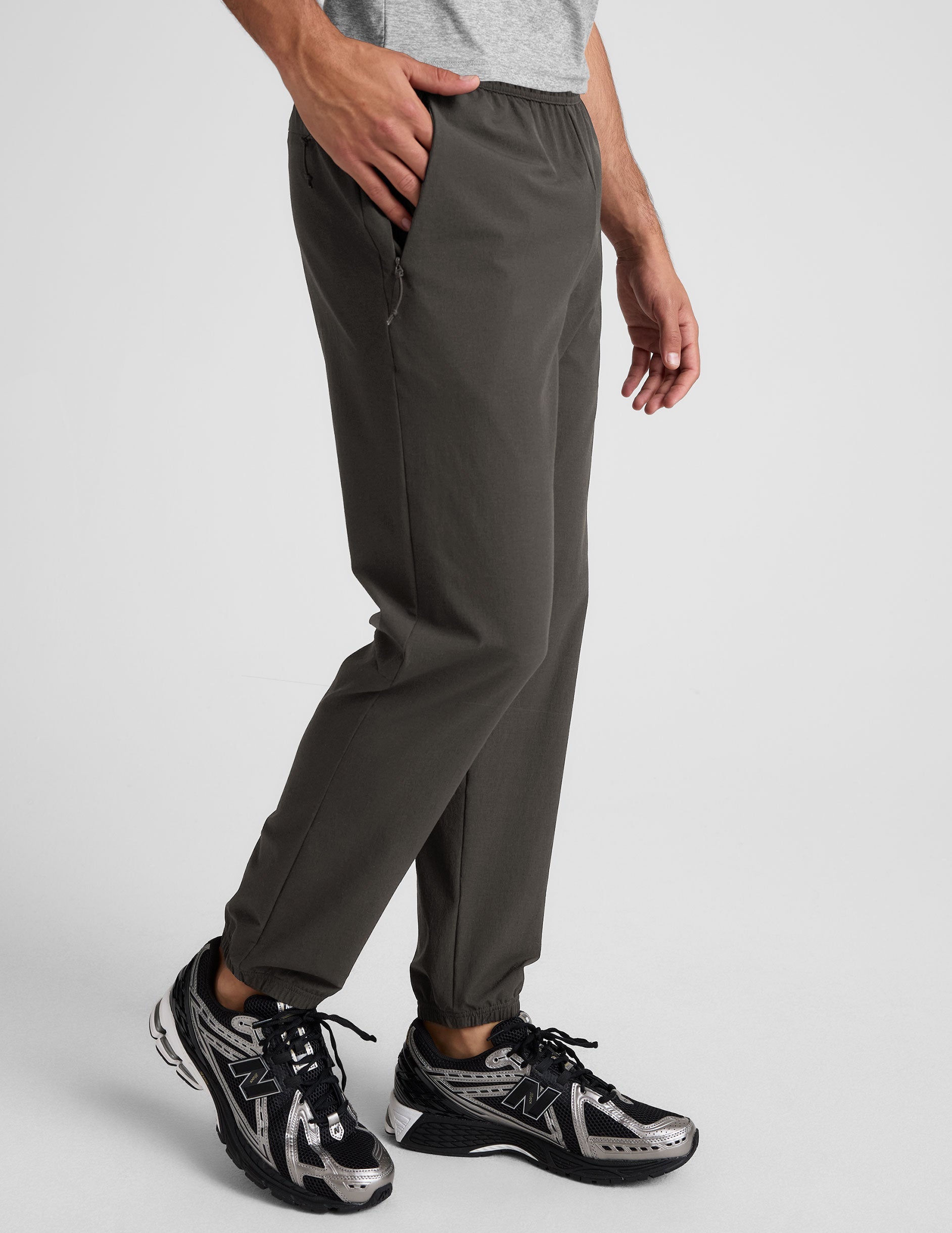 Beyond Yoga Men's On-The-Go Graphite Jogger Pants with Tapered Fit