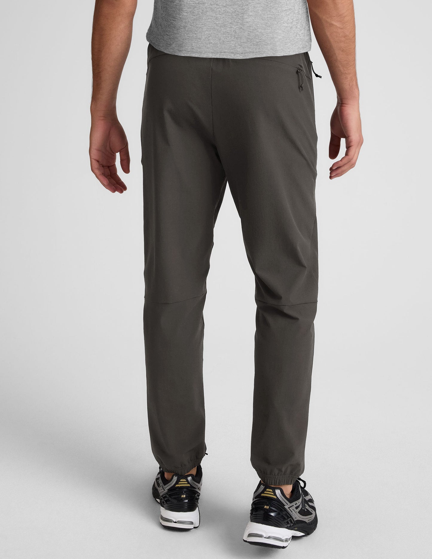 Beyond Yoga Men's On-The-Go Graphite Jogger Pants with Tapered Fit